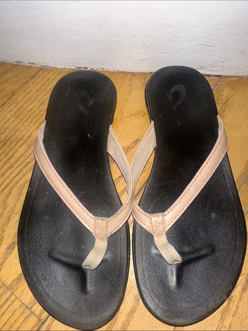 OluKai Women's Black Footbed Flip Flops with Light Pink Straps